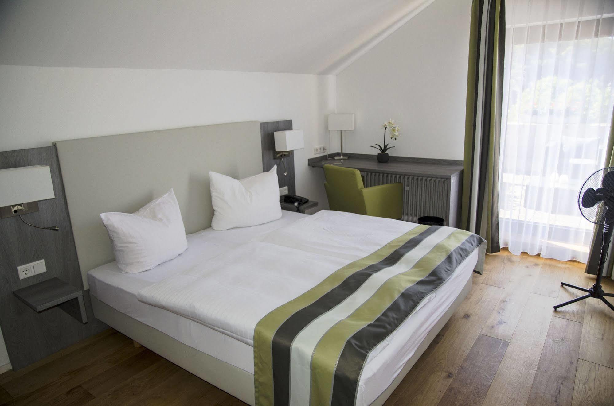Am Schloss Hotel 3*